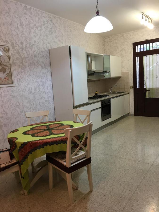 Serena Mentana Buitenkant foto